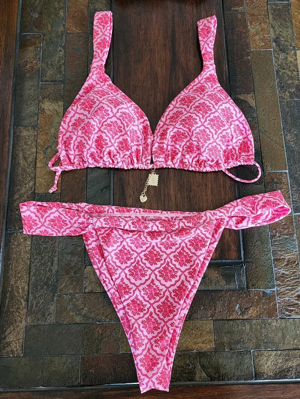 RoseSeek women piece